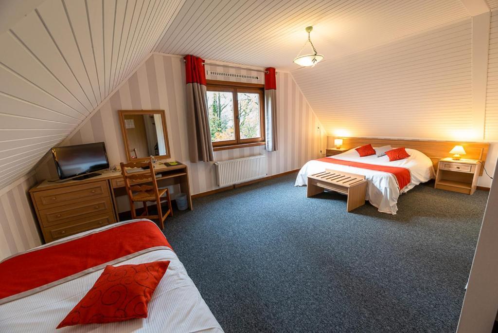 Logis - Hotel Restaurant La Sapiniere Wisques Экстерьер фото