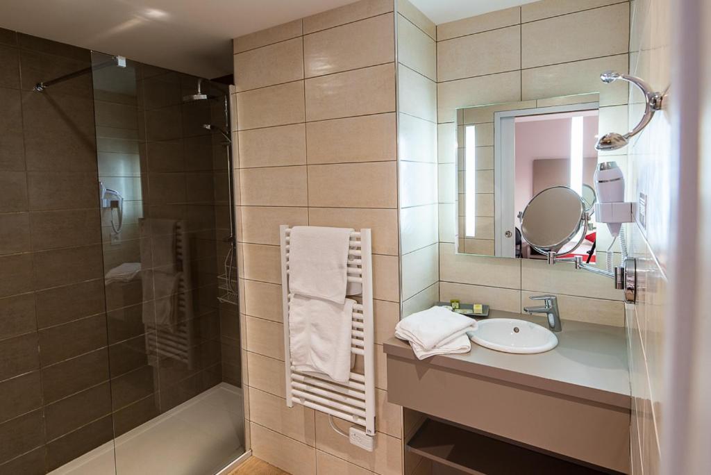 Logis - Hotel Restaurant La Sapiniere Wisques Экстерьер фото