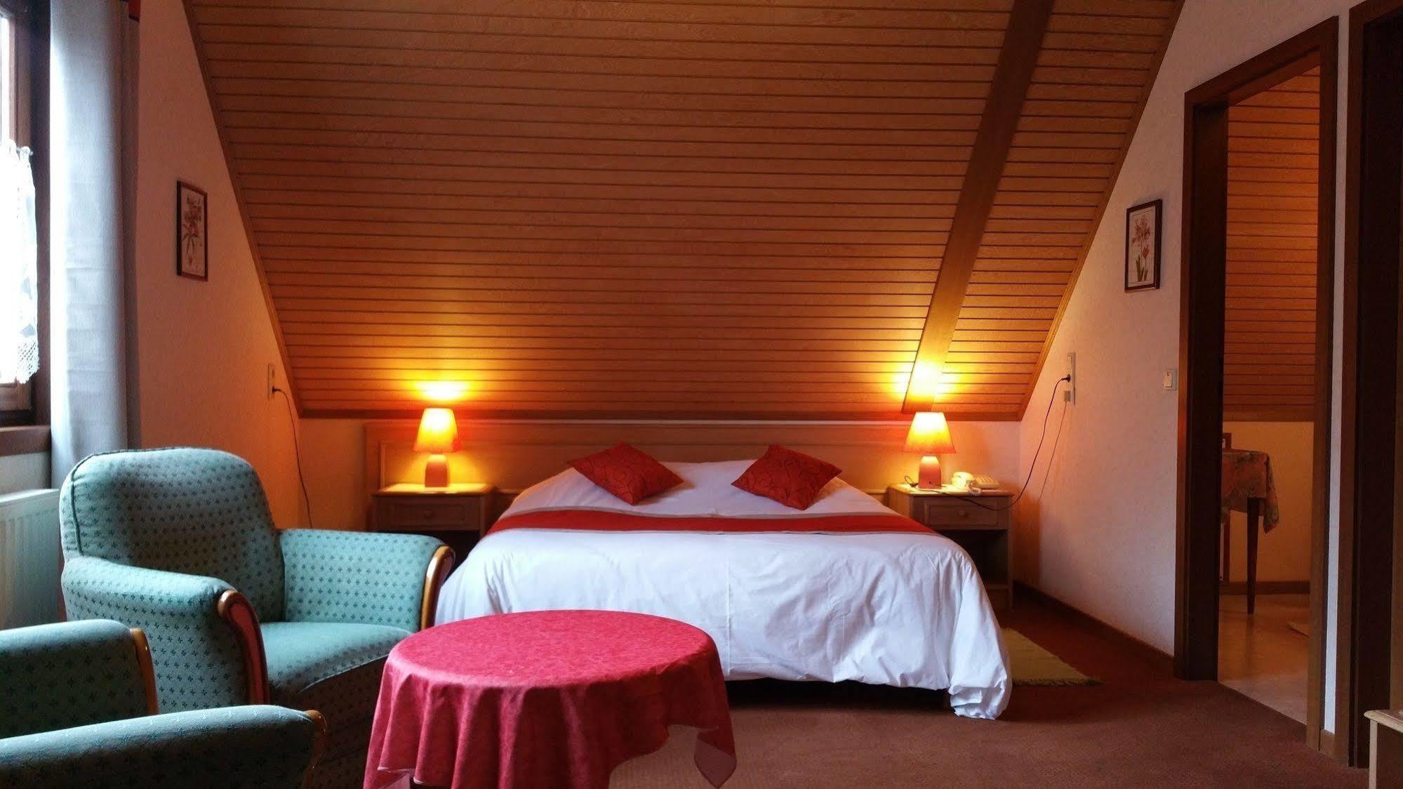 Logis - Hotel Restaurant La Sapiniere Wisques Экстерьер фото